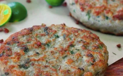 Chicken Burger Patties (Thai Basil, Lime & Sweet Chilli), 160g, 2 pce/pack, 320g, frozen