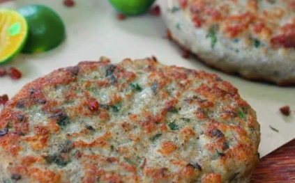 Chicken Burger Patties (Marinated Garlic & Chilli), 150g, 2/pack of 300g, frozen