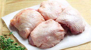 Fresh Organic Free Range (Halal) Chicken Thighs, Bone-In/Skin On (New Zealand), 500g pack (3-4 pces)